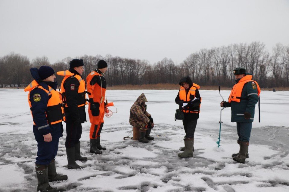     Липчан просят не выходить на лед  Пресс-служба ГУ МЧС Липецкой области.
