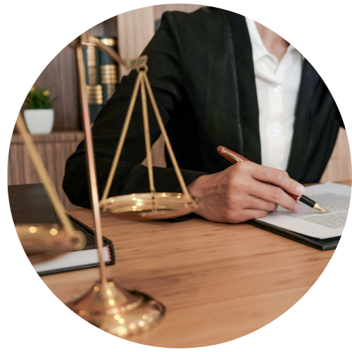 Поскольку ответчик является региональным оператором, обязанность ответчика заключить договор с истцом вытекает из положений законодательства, и обусловлена характером осуществления им деятельности в области обращения ТКО.