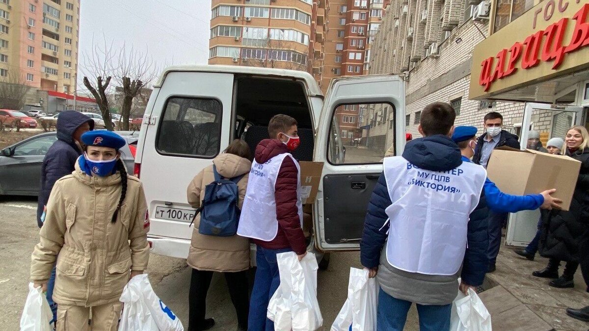     Члены партии «Единая Россия» продолжают оказывать помощь в зоне проведения СВО, а также поддерживать военнослужащих и их семьи в рамках гуманитарной миссии и законотворчества. Каждое отделение «Единой России» в регионах принимает участие в этой работе.