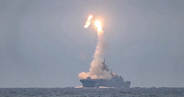 ЗАПУСК РАКЕТЫ "ЦИРКОН" С ФРЕГАТА "АДМИРАЛ ГОРШКОВ". ФОТО: MOD RUSSIA/GLOBALLOOKPRESS 