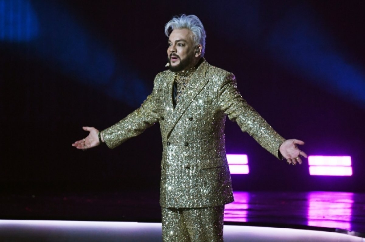    На Киркорова вновь пожаловались из-за танца на кресте