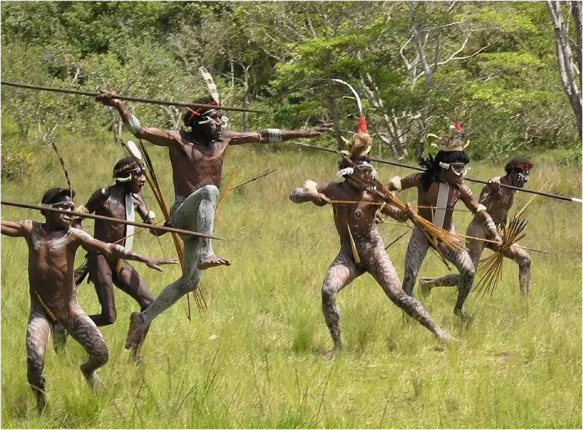 Африканец с копьем. Ее поймало племя аборигенов