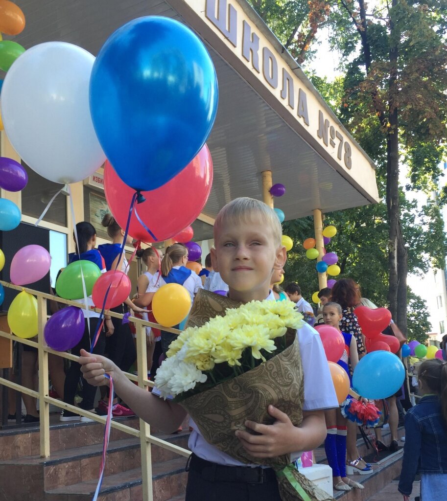 Тимур — первоклассник, 1 сентября 2016 года. 