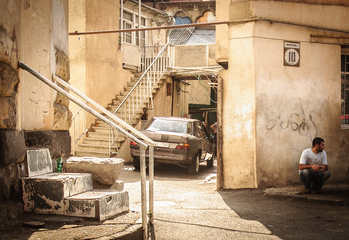 Фотография из Тбилиси, которую я забраковал в 2012-м, но которая сейчас мне нравится всё больше.