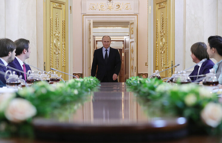 Владимир Путин на встрече с финалистами конкурса "Лидеры России"