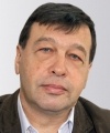 «Работающих пенсионеров с высокими окладами лишат пенсии. Речь идёт о людях с годовым доходом свыше 1 млн руб. и с окладами, превышающими средний региональный показатель в 2,5 раза». Эта новость в начале февраля не на шутку взволновала работающих пенсионеров. Правительство и ПФР тут же сообщили, что никакого закона по поводу отмены пенсий богатым пенсионерам нет. Хотя, не скрывают, планы такие были... «Несколько лет назад Минфин предлагал не платить пенсии тем, у кого доход больше 500 тыс. в год (41,6 тыс. руб. в месяц), а Минтруд - тем, у кого больше 1 млн руб. в год (83,3 тыс. руб. в месяц), - говорит профессор ВШЭ Евгений Гонтмахер. - Но решения были отложены».
