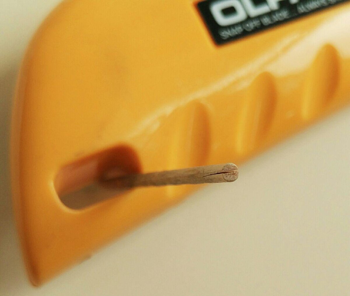 Моя первая зубочистка для квиллинга.