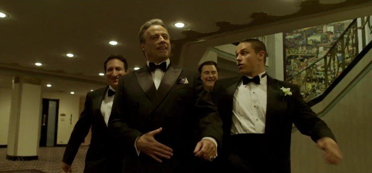 Джон Траволта (второй слева) в фильме «Кодекс Готти» (Gotti)