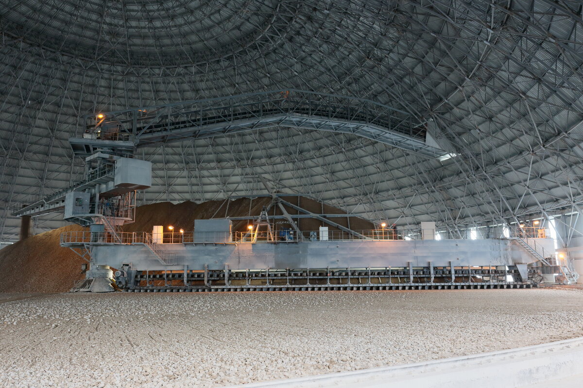 Стакер-реклаймер склада известняка