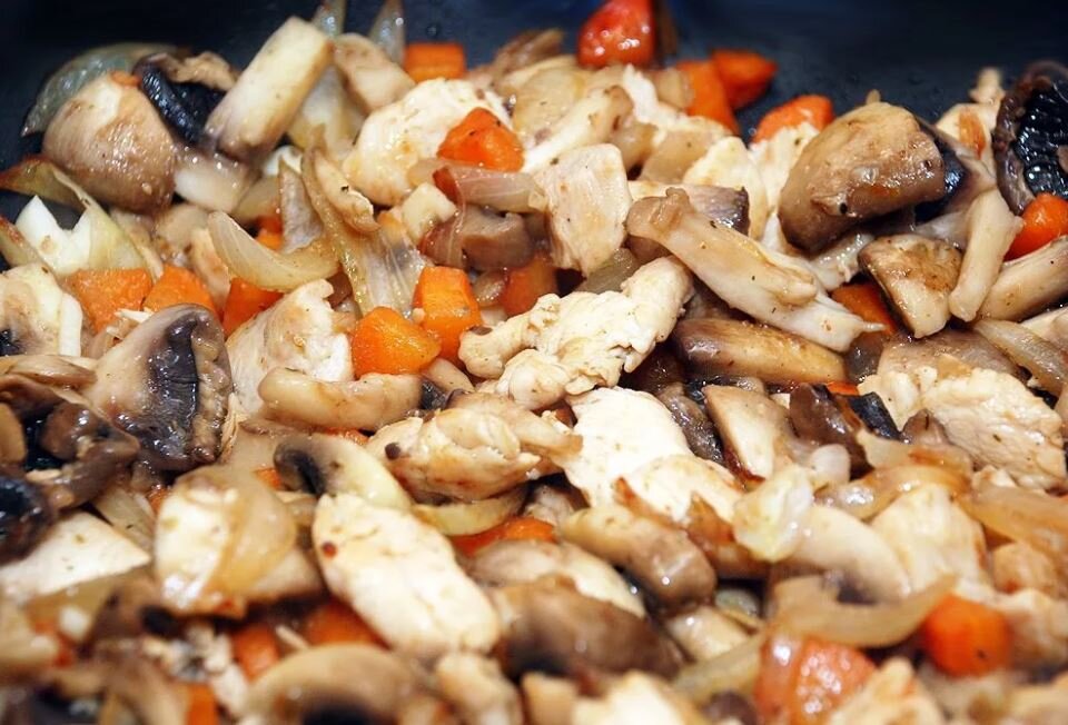Соте из цыплят с грибами