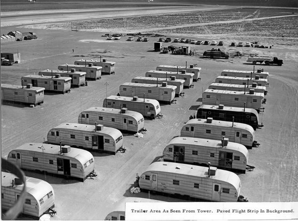 Десятки трейлеров, владельци которых искали намеки на Зону 51