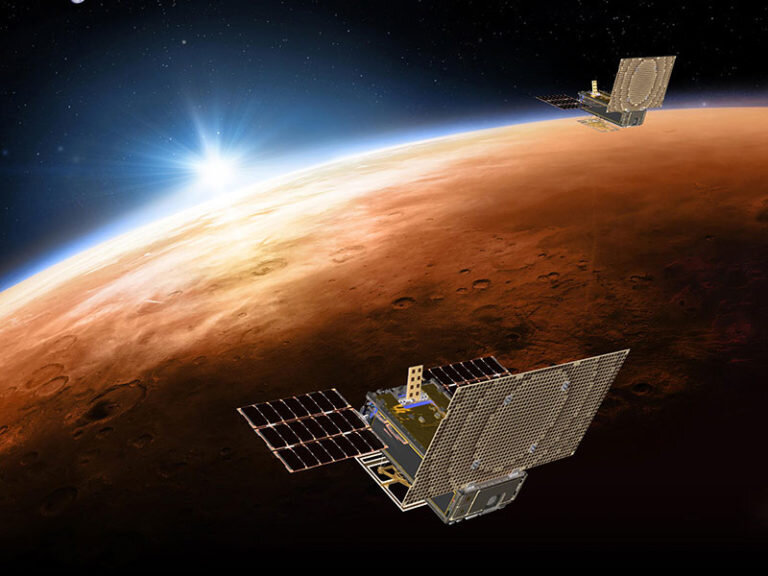 MarCO-A и MarCO-B у Марса. NASA