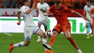 Фото: fcdynamo.ruТочные удары в исполнении Жоаозиньо, Луценко, Тетте и Козлова принесли московским динамовцам четвертую победу в сезоне – 4:0. 
Набрав 20 очков, «Динамо» поднялось в турнирной таблице РПЛ с 13 позиции на 11-ю.
