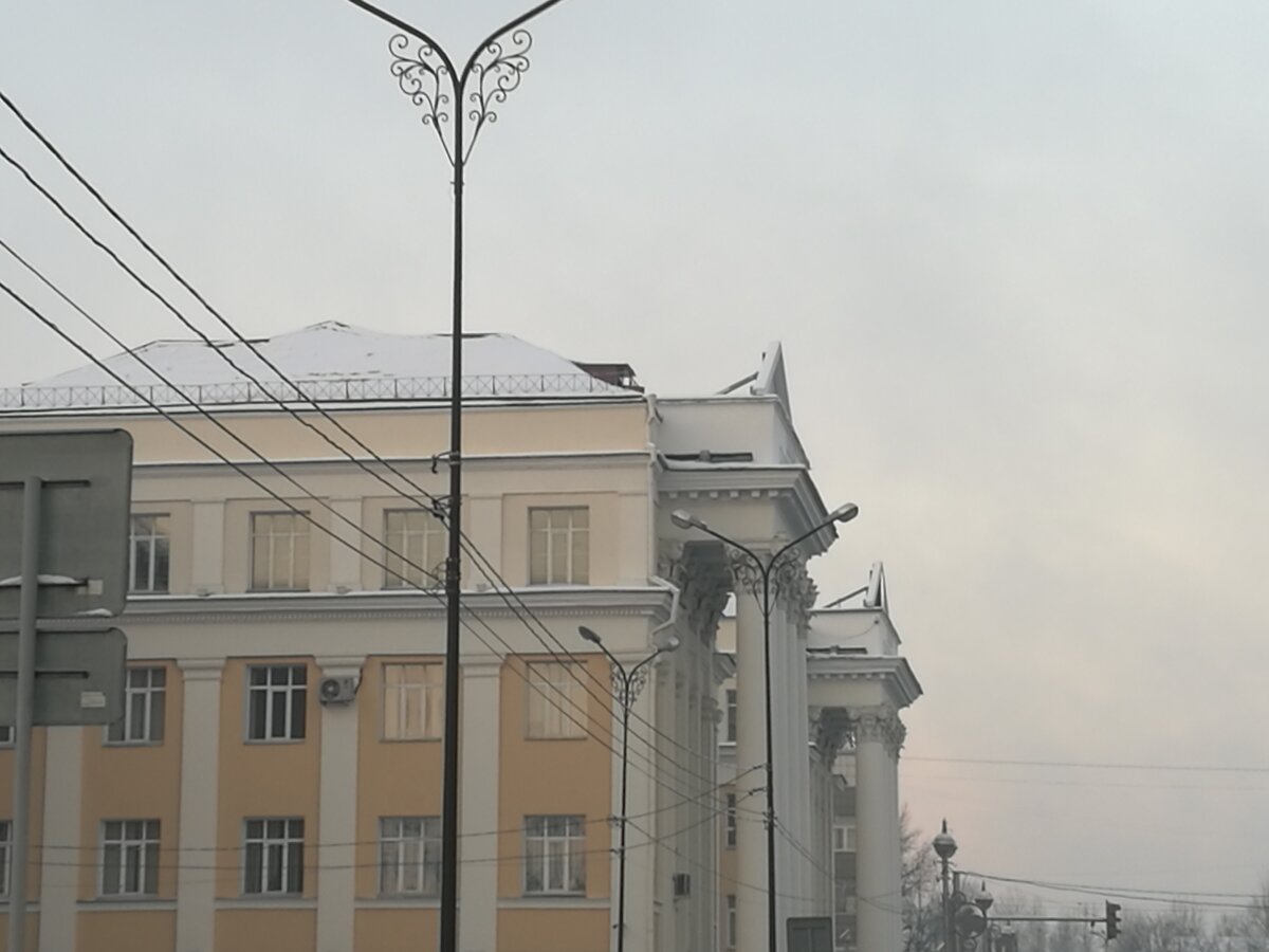 Вид на иняз от здания мэрии Иркутска.