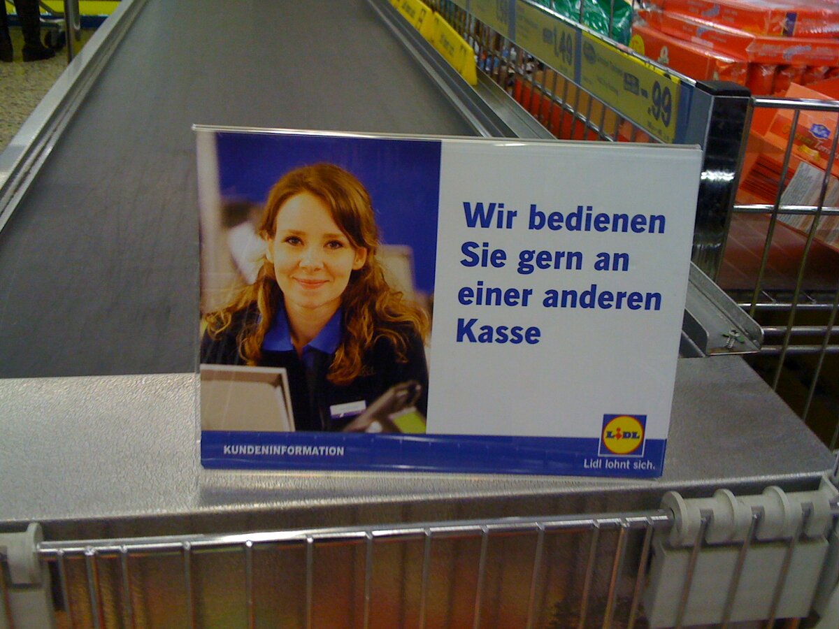 Вот такую табличку она имела в виду