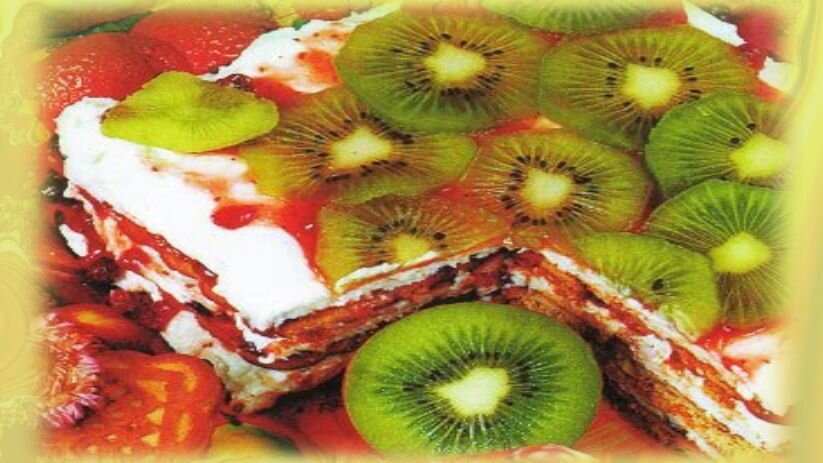 Домашний торт из печенья с ягодами без выпечки