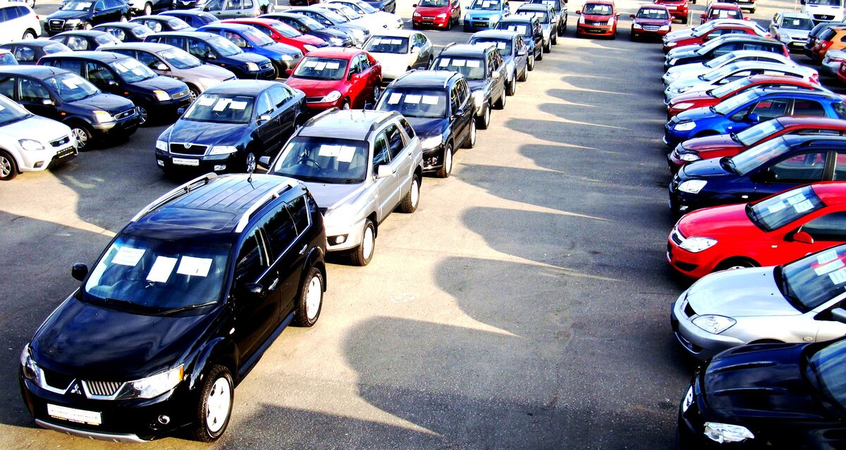 car's dealership's Avtosalon AvtoBUlvar in specifics, Morisa Toreza Street, 12 -