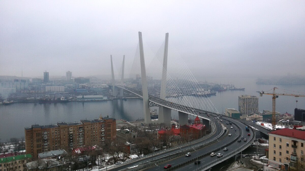 Золотой мост со смотровой площадки ДВГТУ