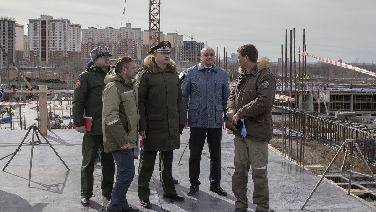 После инспектирования строящегося училища замминистра заявил, что он "остался очень доволен качеством работ и сроками их выполнения". Тимур Иванов отметил, что на стройке круглосуточно занято 400 человек, в том числе около 100 из них работает ночью.