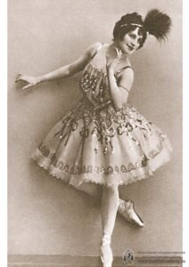 Хореографическое образование получила в Московском театральном училище у педагога В. Д. Тихомирова. Служила в ГАБТ. В 1929 году В. Кригер организовала труппу «Московский художественный балет», основную творческую задачу которой видела в применении к балету принципов системы Станиславского.  В ядро труппы входили М. С. Сорокина, В. П. Бурмейстер, Н. С. Холфин, А. А. Урусова, А. А. Клейн, И. В. Курилов и Н. Д. Карташёв. «Московский художественный балет» в 1939 году вошла в состав Музыкального театра им. Вл. И. Немировича-Данченко. В 1941 году этот театр, соединённый с Оперным театром имени К. С. Станиславского, стал называться Музыкальный театр имени Станиславского и Немировича-Данченко). В. Кригер была и солисткой, и художественным руководителем балета. Писала статьи и рецензии как балетный критик, заведовала музеем Большого театра.