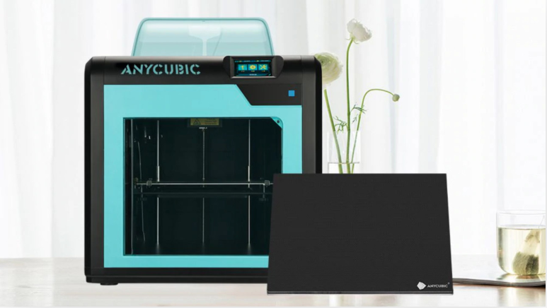 Благодаря растущему ассортименту оборудования, появившегося на рынке бюджетной 3D-печати, китайский производитель Anycubic быстро стал фаворитом среди любителей экономных решений и начинающих 3D-печатников, желающих приобрести 3D-принтер без ущерба для своего кошелька.Признанный пользователями со всего мира за свои популярные машины, такие как Anycubic i3 Mega и фотополимерный Anycubic Photon, производитель продолжил свою кампанию по обеспечению доступности настольной 3D-печати. Вдохновленный конструкцией Zortrax M200, Аникубик выпустил модель Anycubic 4Max еще в 2018 году. Тем не менее, в конце того же года, Anycubic все же вернулся к чертежной доске, чтобы усовершенствовать 4Max и в результате чего появился новый и улучшенный Anycubic 4Max Pro. 
