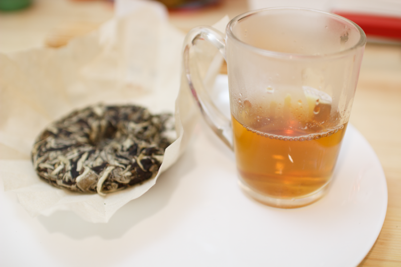 Чай лунный свет. Юэ Гуан бай чай. Чай из лунного света. Лунный чай рецепт. Белый лунный чай
