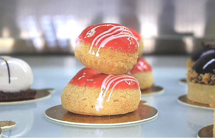 пирожное Strawberry Choux от шеф-кондитера Юрия Волкова