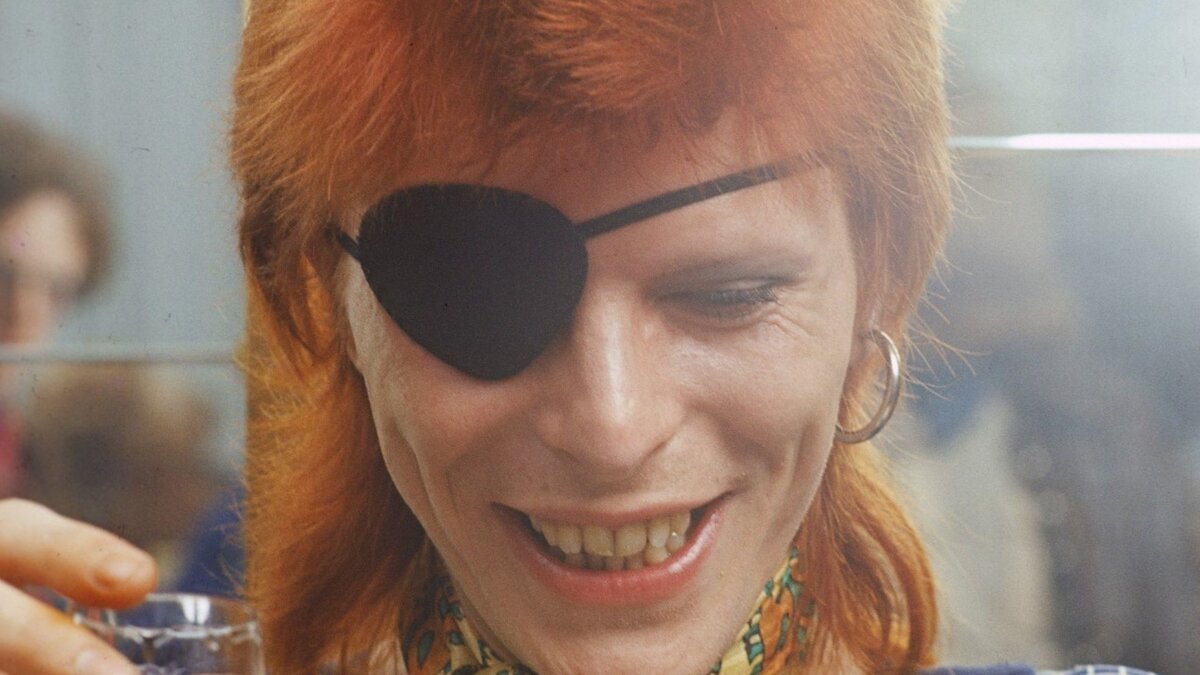 фото: https://www.gq-magazine.co.uk/article/david-bowie-icon-thin-white-duke