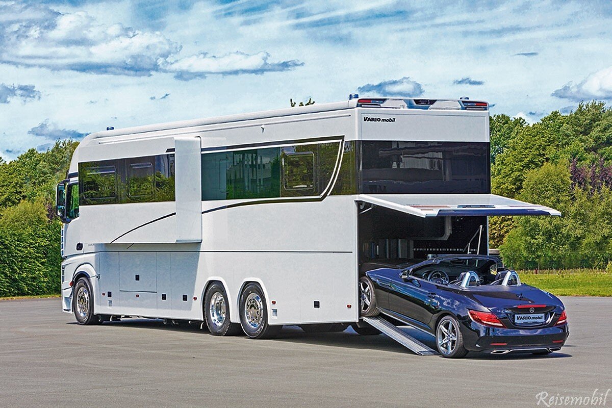 Дом на колесах с гаражом