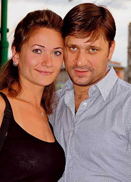 Кто жена красавца актера Виктора Логинова?