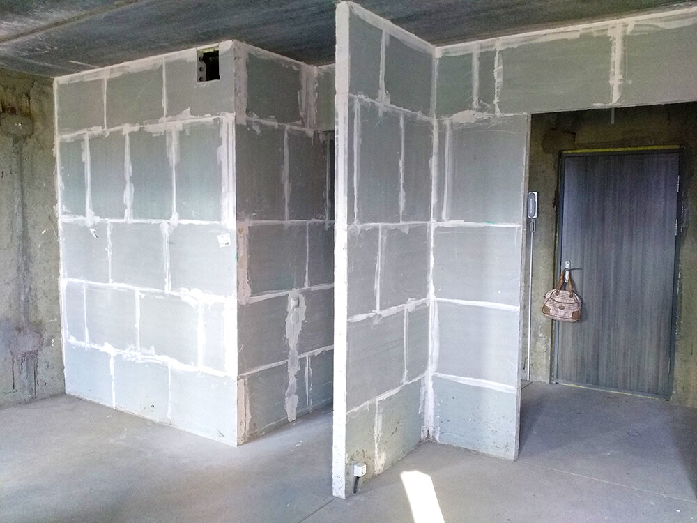 Чтобы был понятен масштаб, это я стою у дальнего окна.