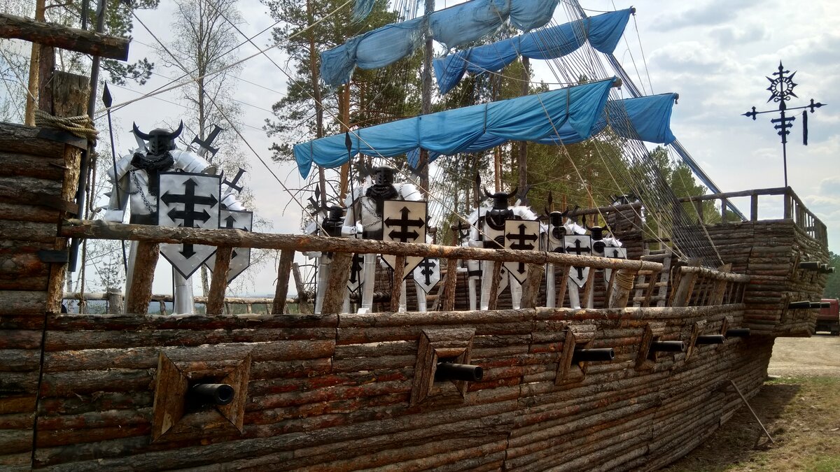 Деревянный  парусник