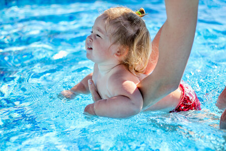 Учим ребенка плавать.