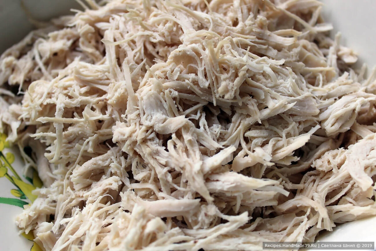 Куриное филе, подготовленное для салата