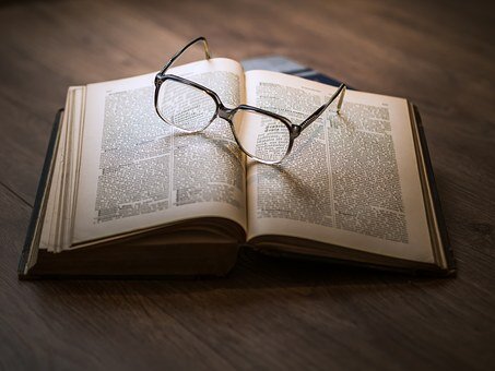 https://cdn.pixabay.com/photo/2015/11/19/21/10/knowledge-1052010__340.jpg