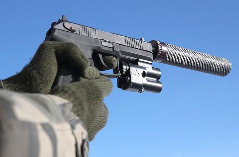 Пистолет «Удав» с глушителем