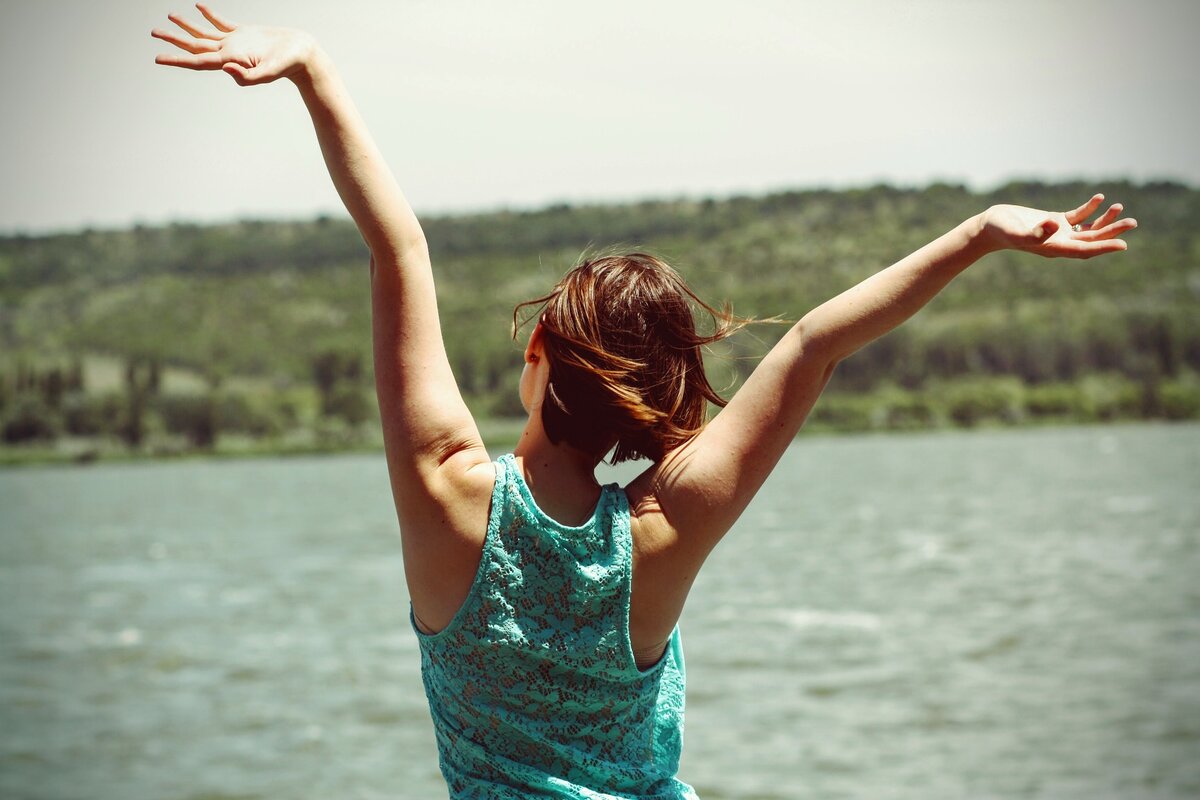 https://cdn.pixabay.com/photo/2015/06/28/12/20/happiness-824419_960_720.jpg