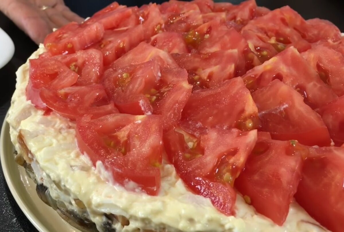 Салат мужу на работу. Товук гуштли салат. Салат мужу на работу. Салаты на день рождения мужа. Салат мужской каприз классический.