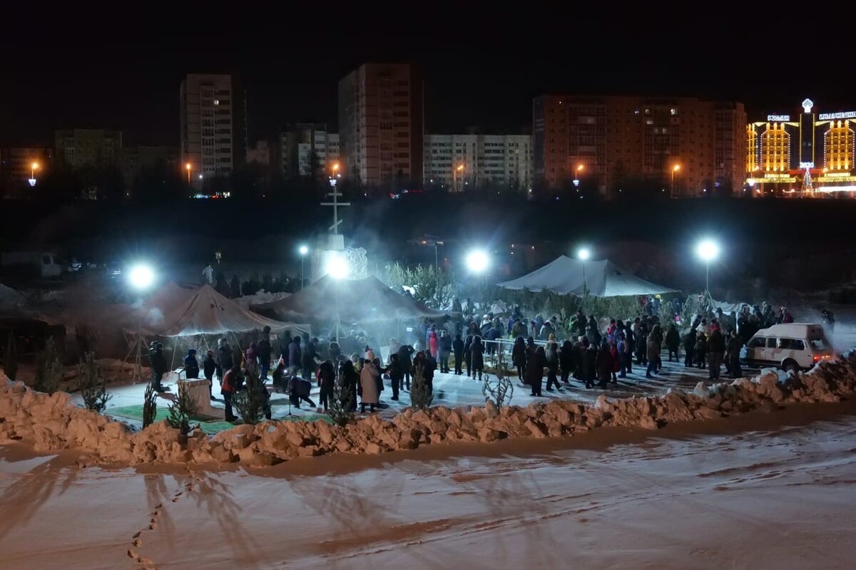 Посмотрите сколько пришло людей.