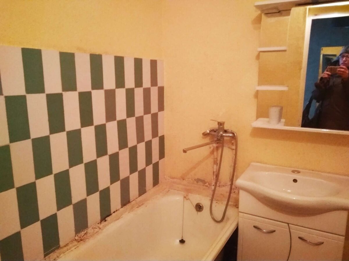 Вот так выглядела ванная комната перед покупкой, фото автора