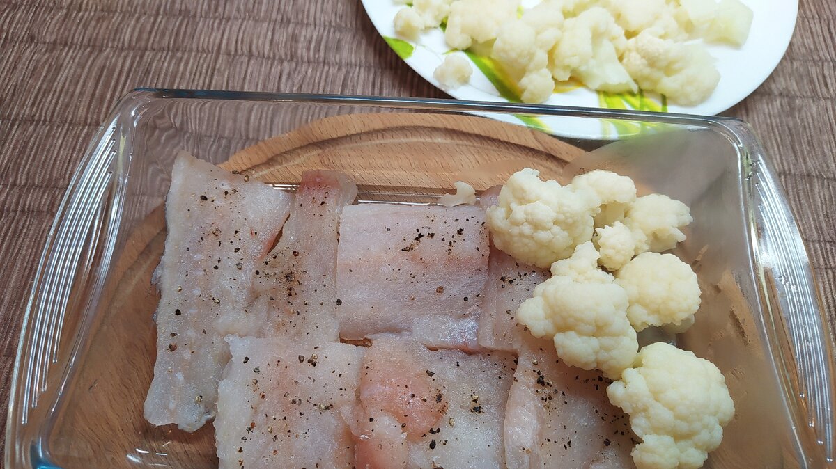 Запеченная рыба с капустой. Да, необычно, но невероятно вкусно