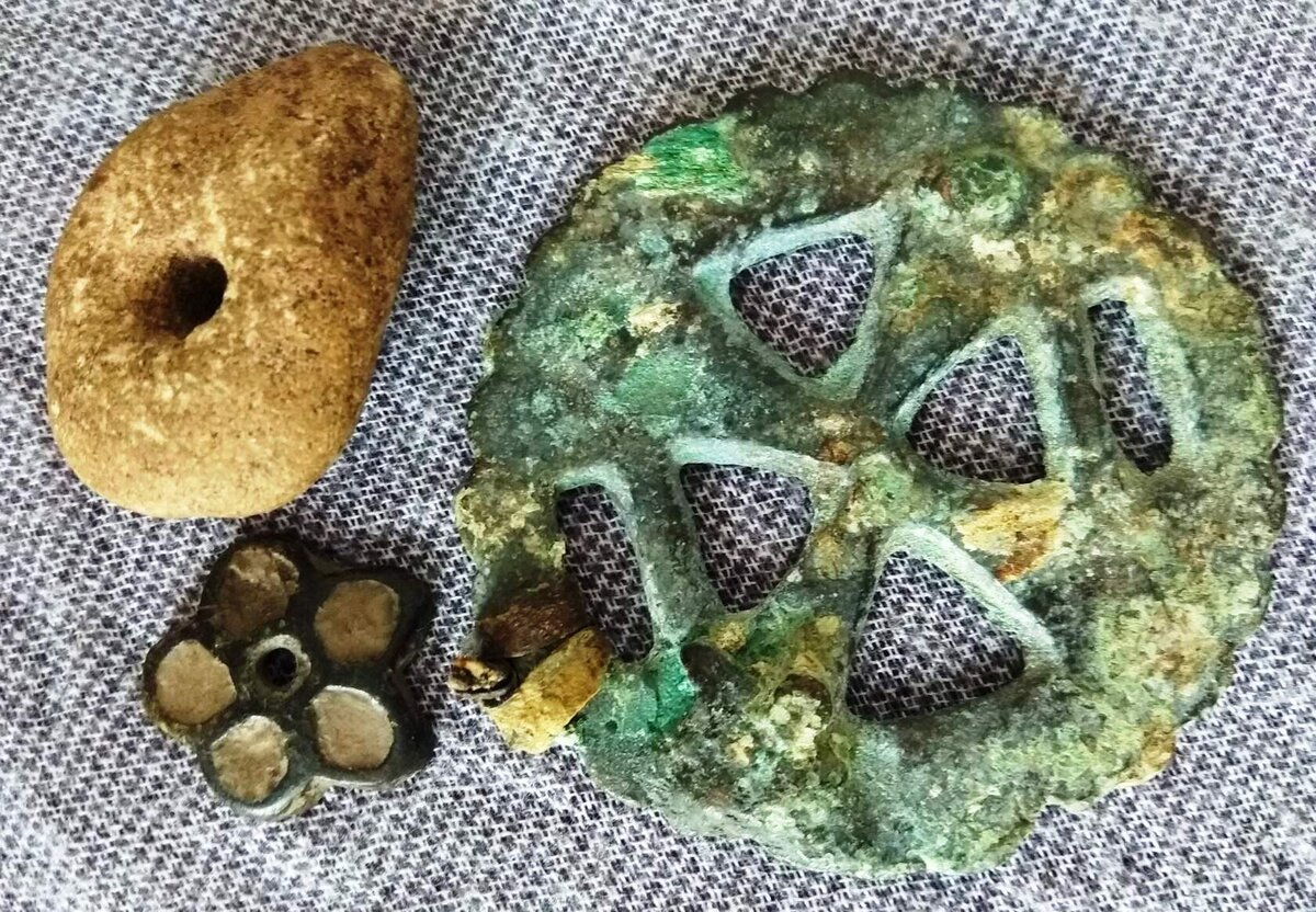 На фото амулеты дохристианской Руси. 