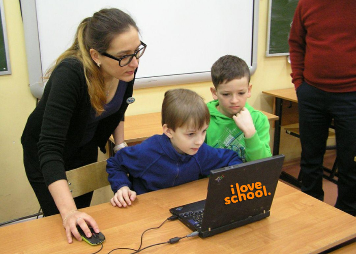 Кристина Огурцова и ее ученики. Фото: «Технопарк в онкоцентре».