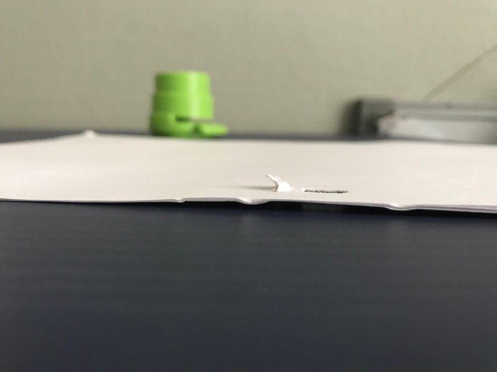 Сам степлер на заднем фоне