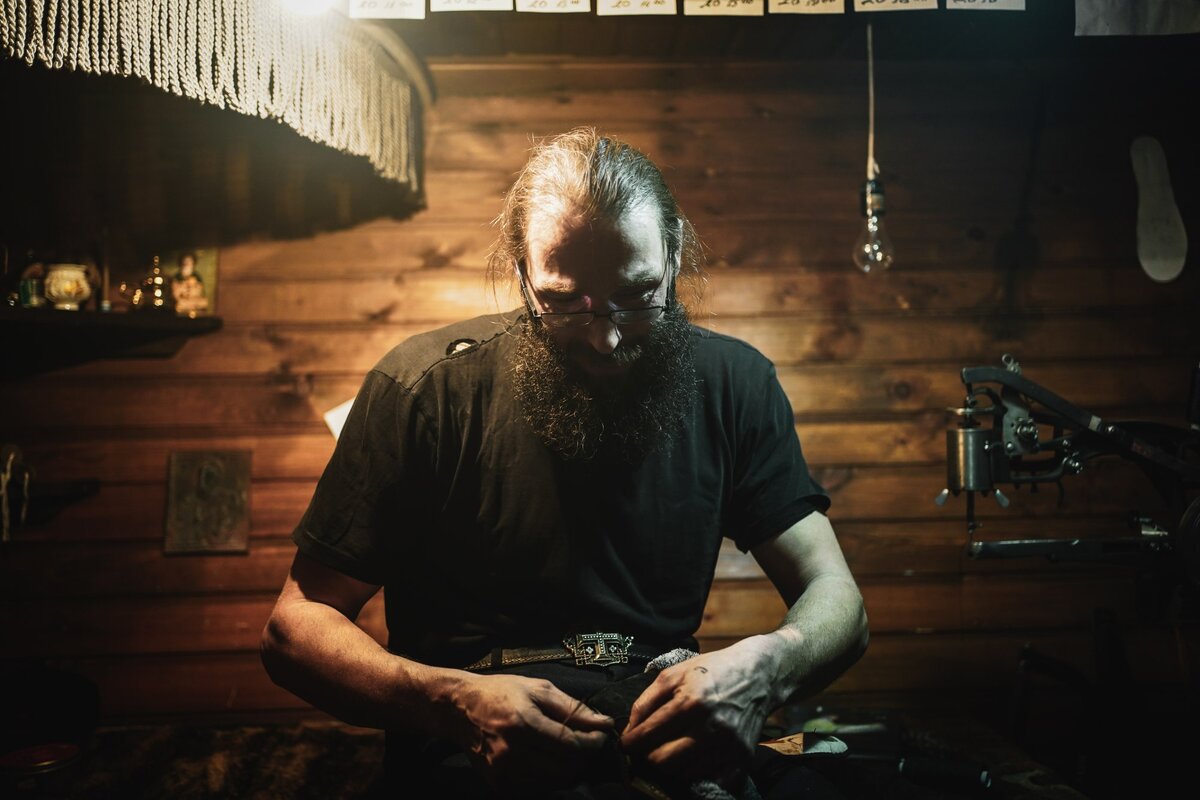 Солист группы пятилетка. Пятилетка уже неделю отсидел. Пятилетка день рождения на тюрьме. Пятилетка уже неделю отсидел. Дмитрий быковский-ромашов пятилетка.