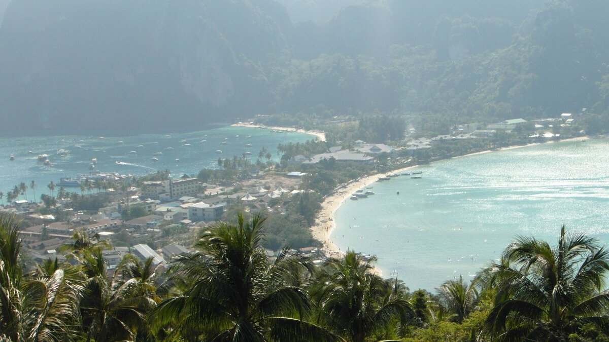 Вот такой шикарный вид открывался с точки обзора, где мы сняли дом (авторское фото)