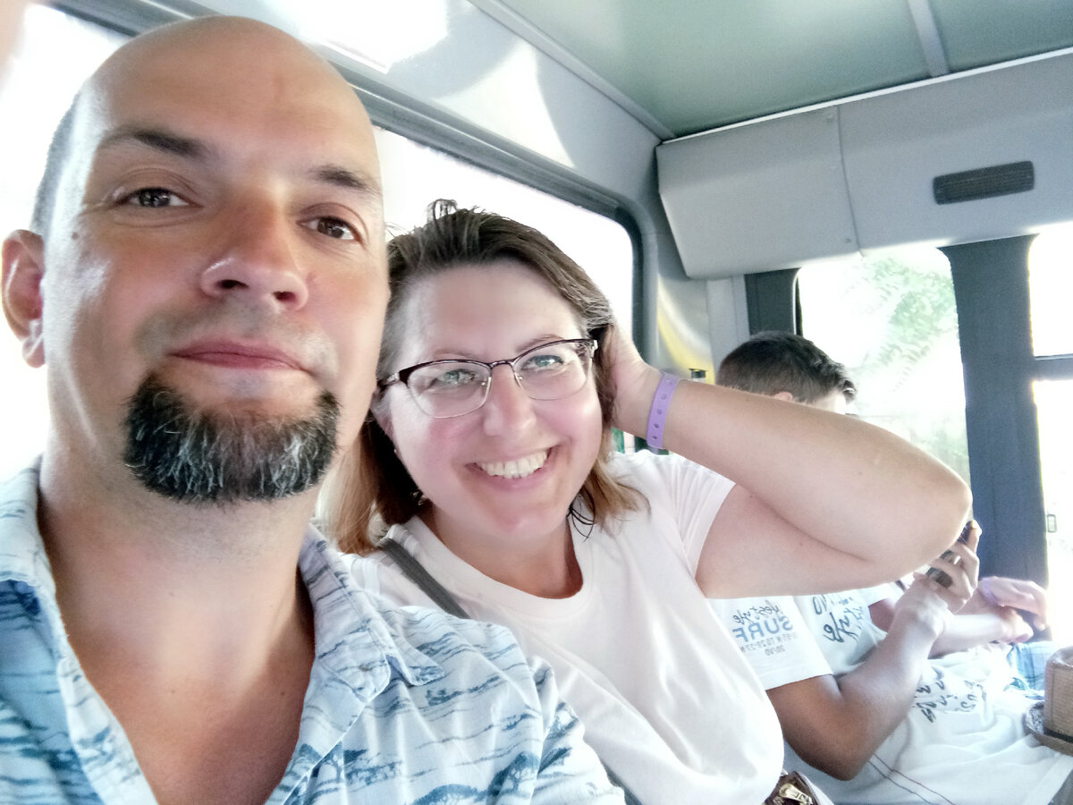 Авторское фото /Мы в автобусе по дороге на озеро/