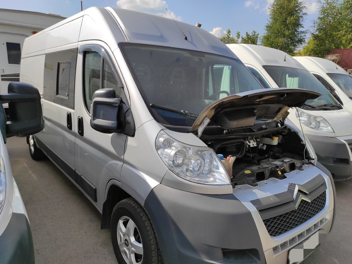 Капот и крылья окрашены