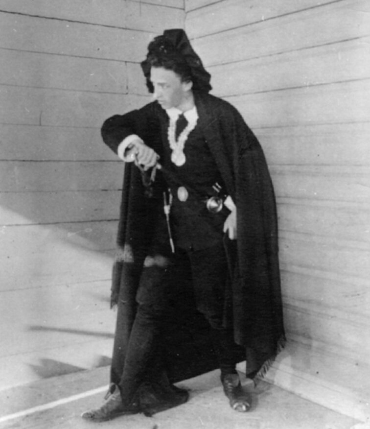 Александр Блок в роли Гамлета в любительском спектакле