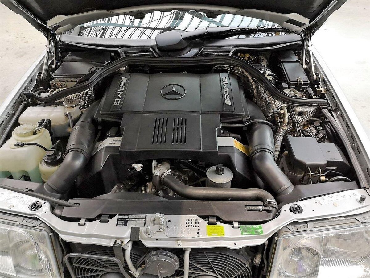 Подкапотка "Mercedes W124 Hammer" 